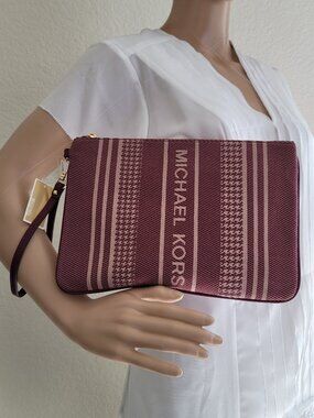 MICHAEL KORS Jet Set Signature Jacquard Large Zip Pouch Wristlet- Dark Berry⭐